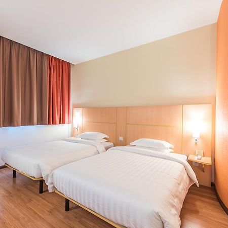 Ibis Shanghai Xujiahui Екстер'єр фото