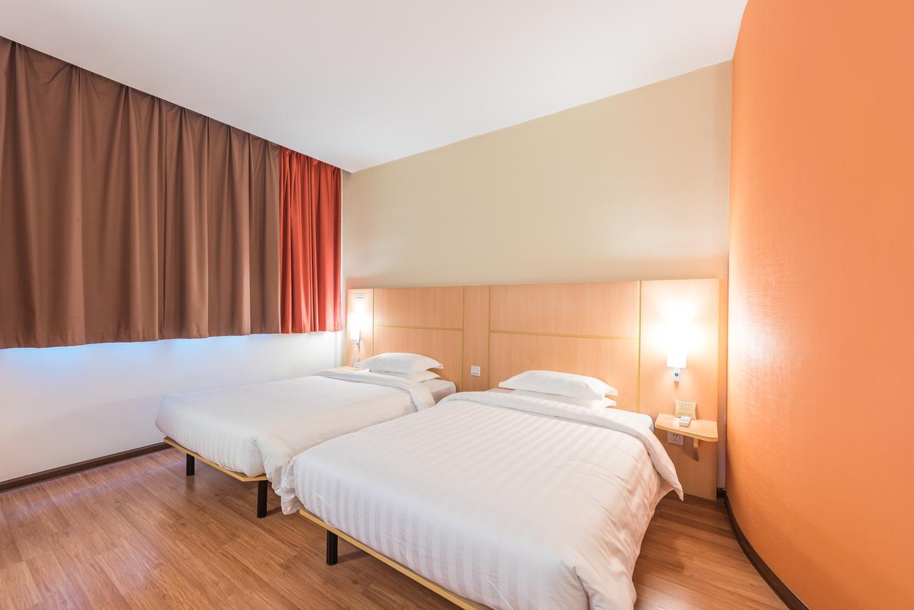 Ibis Shanghai Xujiahui Екстер'єр фото