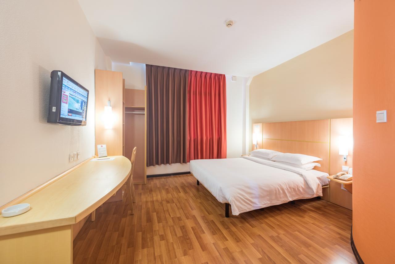 Ibis Shanghai Xujiahui Екстер'єр фото