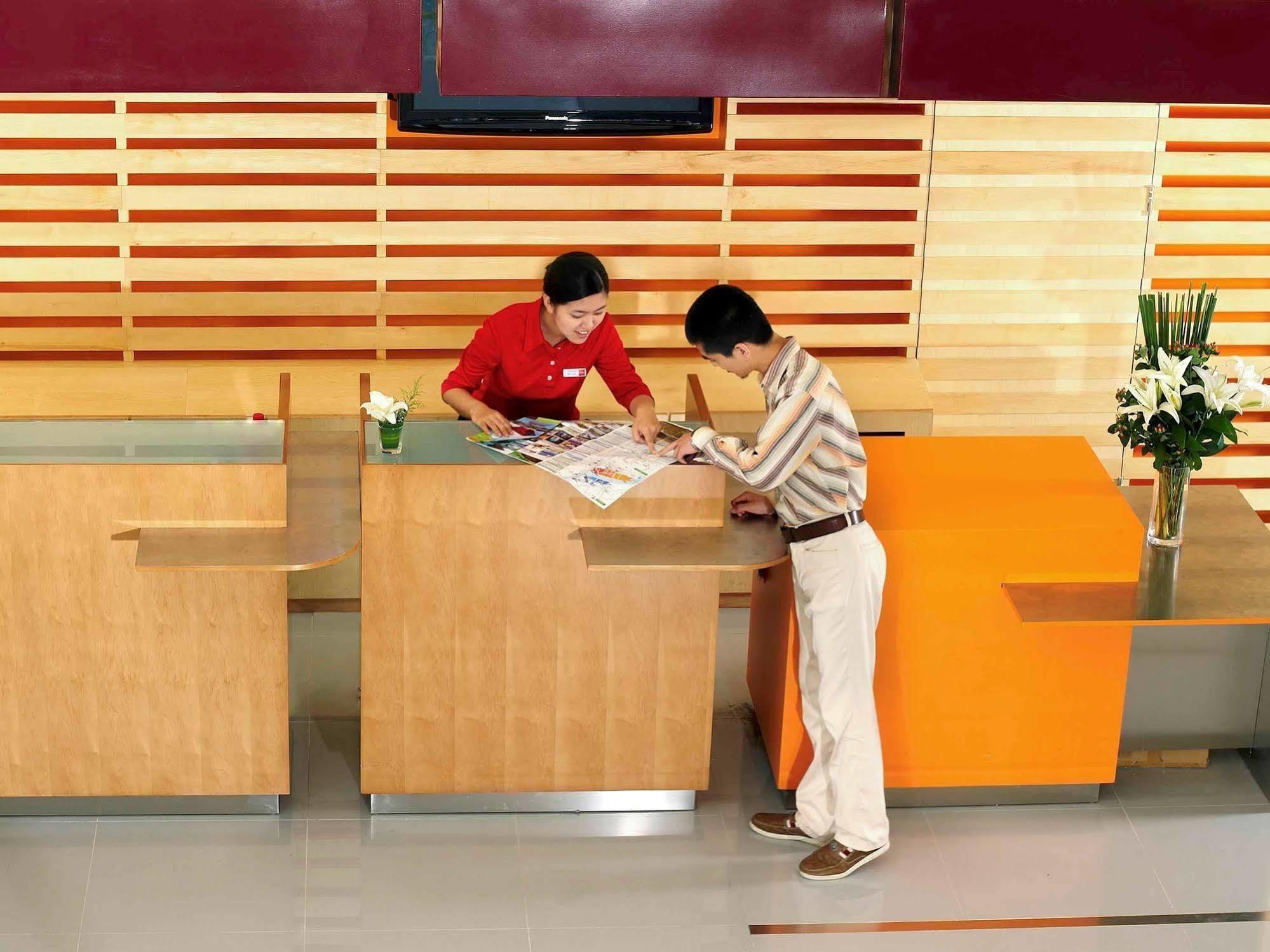 Ibis Shanghai Xujiahui Екстер'єр фото