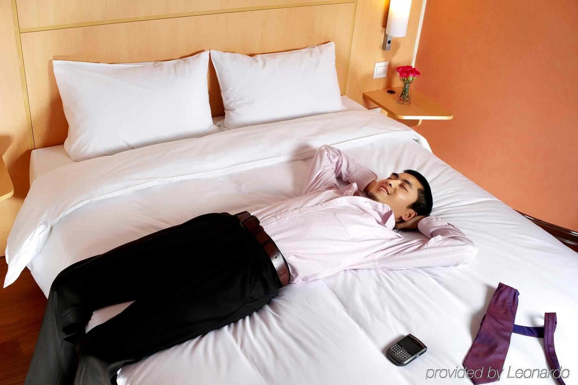 Ibis Shanghai Xujiahui Екстер'єр фото