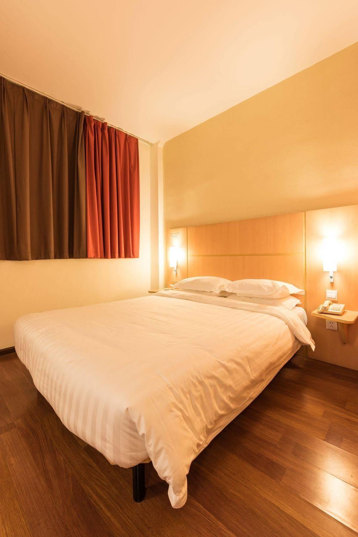 Ibis Shanghai Xujiahui Екстер'єр фото