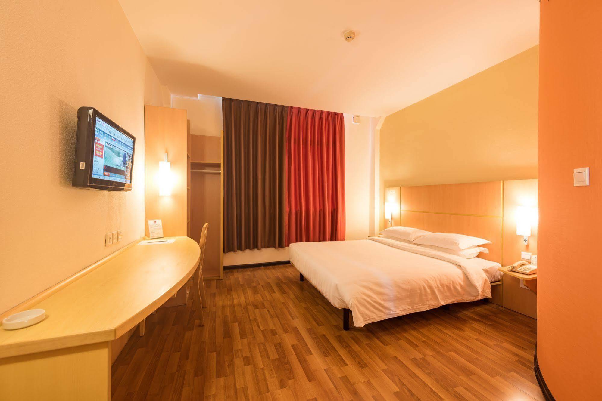 Ibis Shanghai Xujiahui Екстер'єр фото