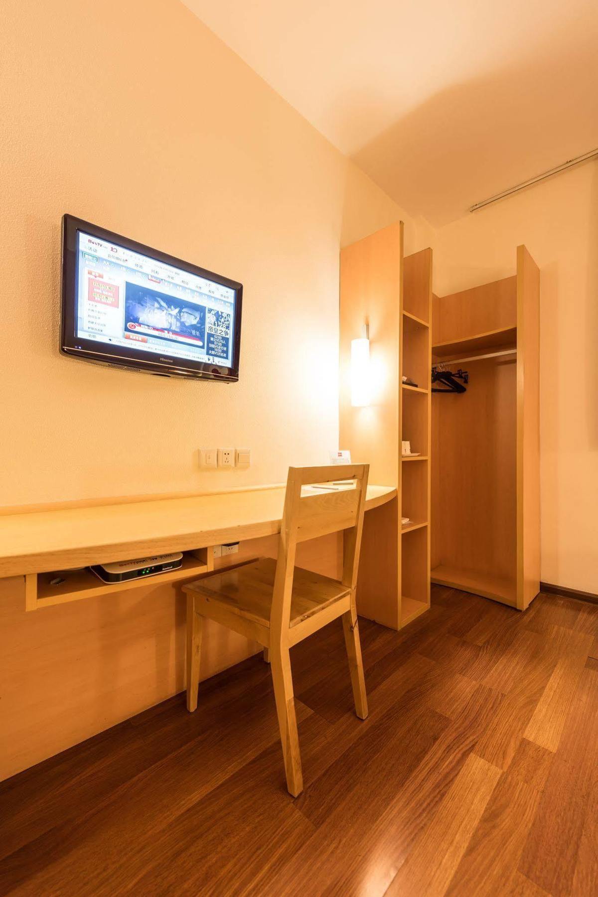 Ibis Shanghai Xujiahui Екстер'єр фото