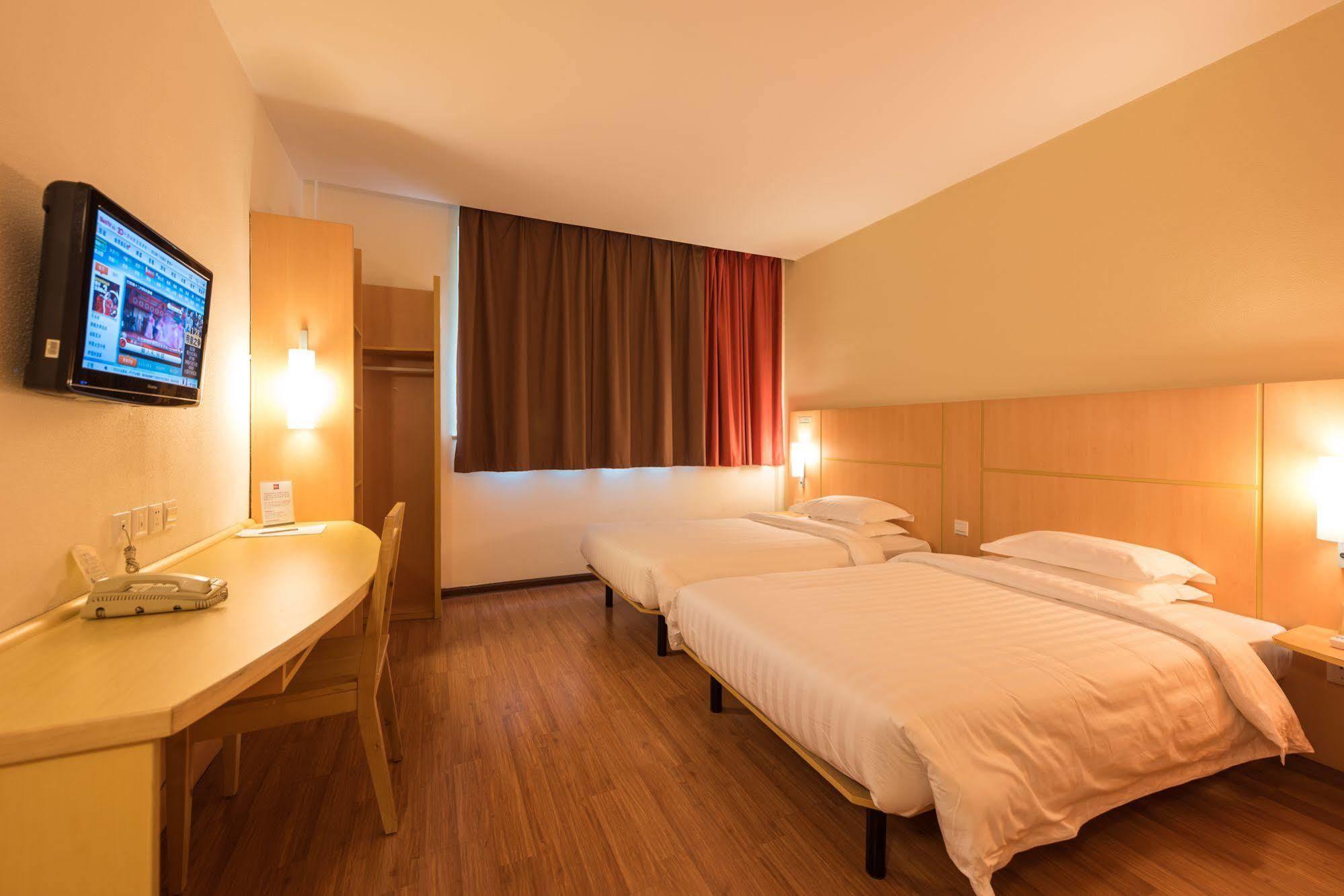 Ibis Shanghai Xujiahui Екстер'єр фото